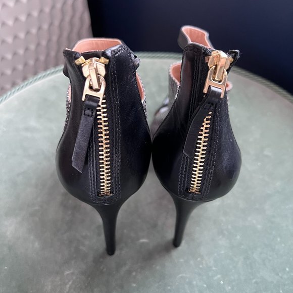 Vince Camuto Black Heels  | Size 8.5M - Picture 4 of 9